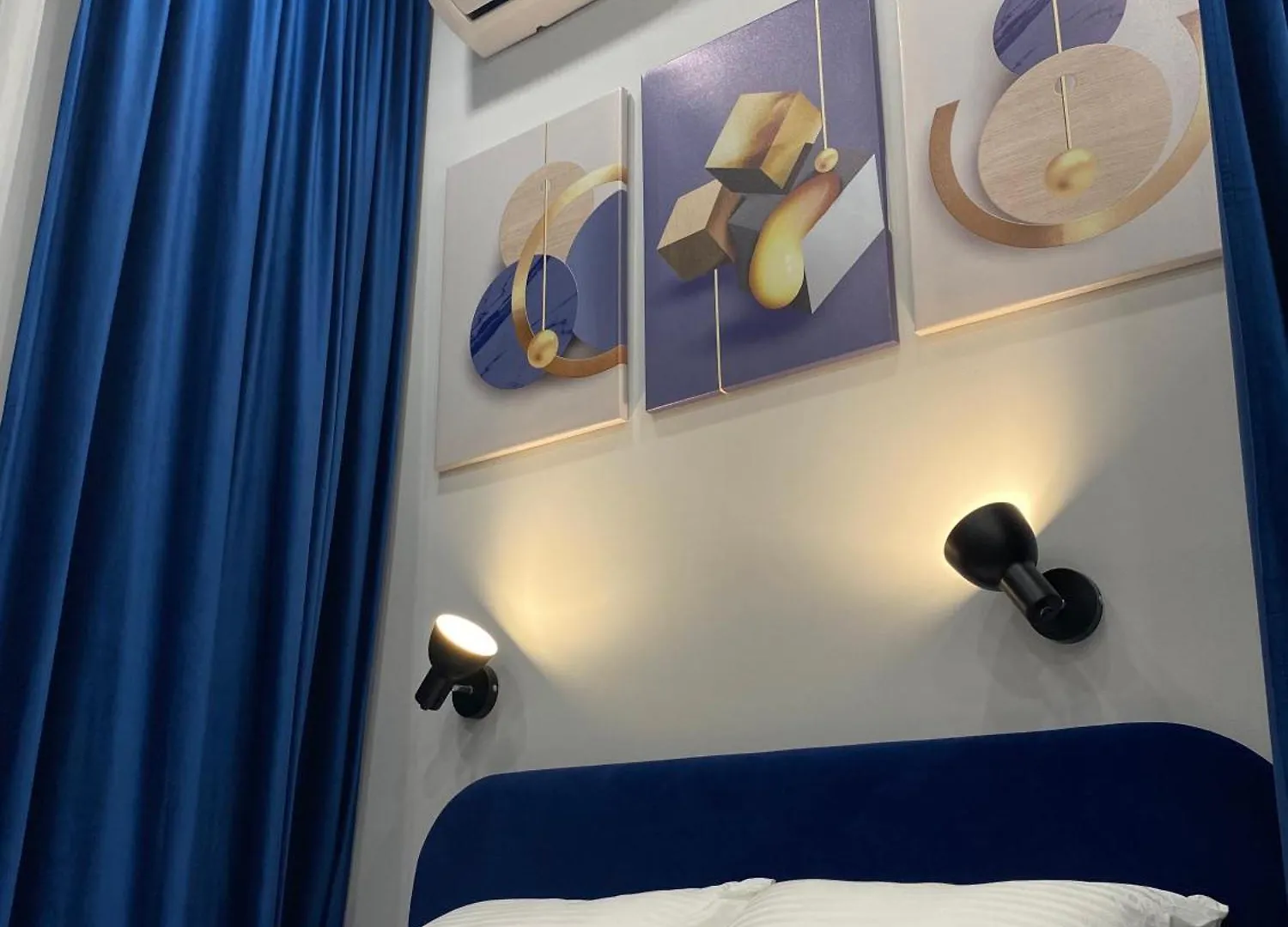 Contento Apartments Navy Blue الماتي